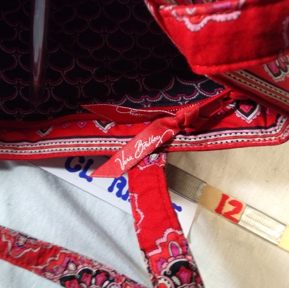 Red Motif Vera Bradley Small Tote § - Picture 7 of 12